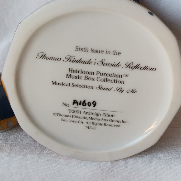 6th Issue Thomas Kincaid's Seaside Reflections Music Box Collection - Picture 3 of 3